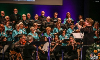 Mari Carmen Segura, fundadora y directora de la Coral, en el concierto | J.C.