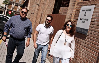 Adela Pedrosa en su llegada a los Juzgados de Elda | Jesús Cruces