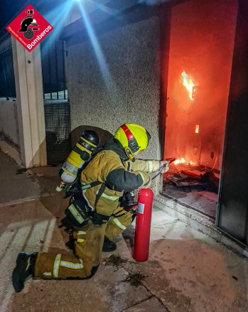 Incendio en una nave de Petrer