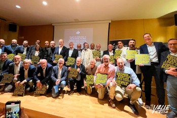 La presentación contó con los miembros de la escuadra. 