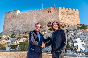 David Morcillo y Ron Schmidt en su visita al Castillo | Nando Verdú.