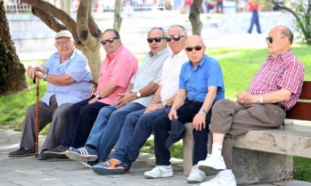 Elda ha celebrado el Día del Mayor en la Plaza Castelar.