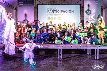 Foto de familia de la última edición de PetrerEmprende | Nando Verdú.