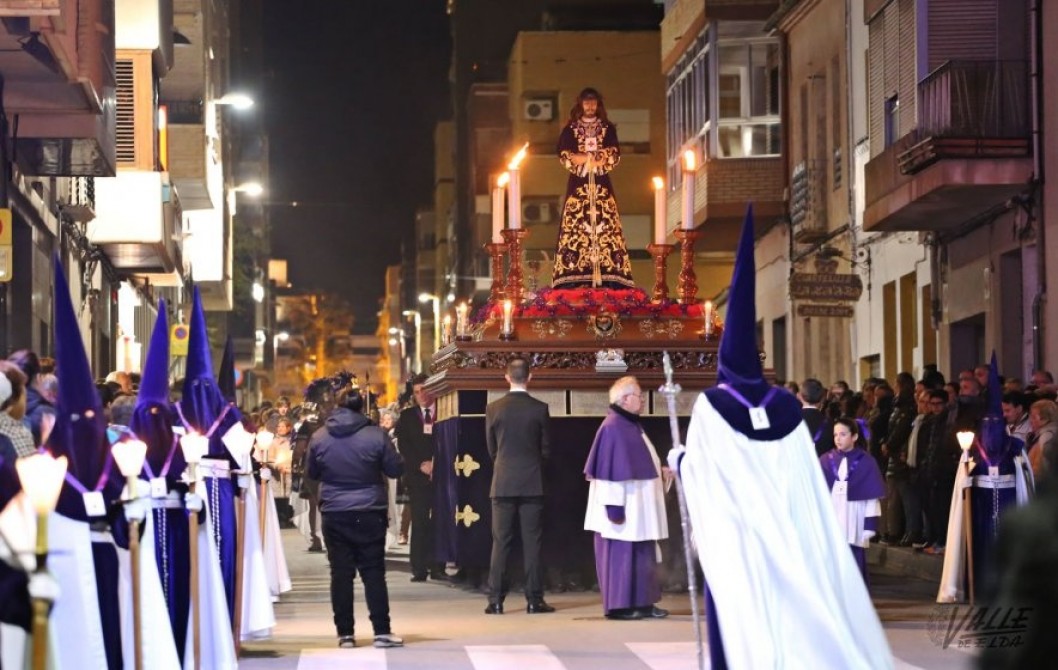Jesús de Medinaceli procesionó arropado por cientos de fieles en Elda Jesús de Medinaceli procesionó arropado por cientos de fieles en Elda