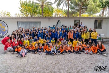 Imagen de familia del grupo scout de Elda | Nando Verdú.