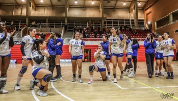 El equipo celebró con alegría la victoria | J.C.