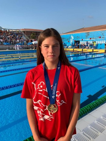 Andrea Monzó se proclama campeona alevín de natación