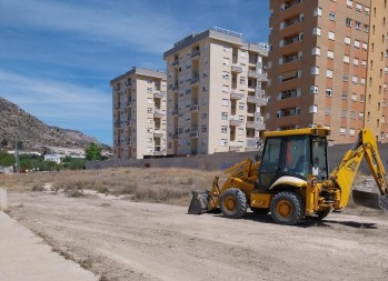 Imagen de la excavadora que se enviará a Valencia | Ayuntamiento de Elda.