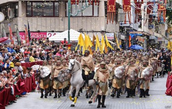 Las fiestas de Moros y Cristianos atrae a numerosos visitantes | Jesús Cruces.