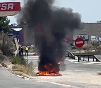 El incendio ha comenzado a las 15 horas. 