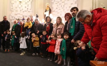 Los más pequeños han conocido de cerca la figura de San Antón | Jesús Cruces.