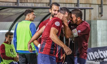 Los jugadoras celebran con alegría el segundo gol | J.C.