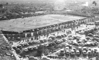 Imagen aérea del primer partido jugado en el Municipal entre el Eldense y el Hércules (26-4-1964) | Carlson.