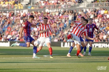 El Eldense ha sido superior en la primera mitad | Nando Verdú. 