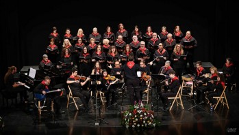El coro ha actuado por primera vez en el Teatro Castelar | Jesús Cruces.