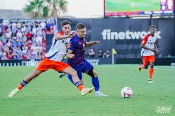 El Eldense ha sido superior al equipo asturiano | Nando Verdú. 