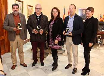 El Ayuntamiento de Elda reconoce la labor de tres catedráticos eldenses