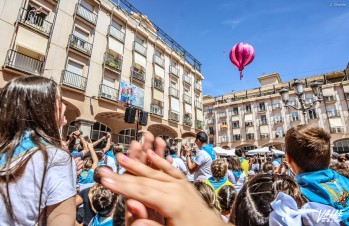 Una vez más un gran globo ha surcado el cielo eldense.