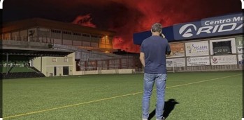 Campo de fútbol de El Paso en plena erupción del volcán | CD At. Paso.