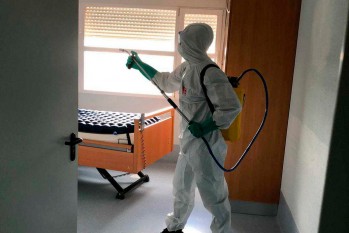 Varios nuevos positivos por coronavirus en La Molineta obligan a la desinfección integral del centro