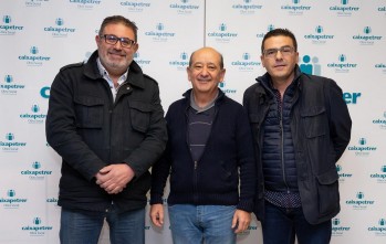 Caixapetrer sigue colaborando con las entidades de Moros y Cristianos de Elda y Petrer