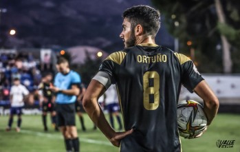 El jugador eldense ha llevado durante la temporada el brazalete de capitán | J.C.