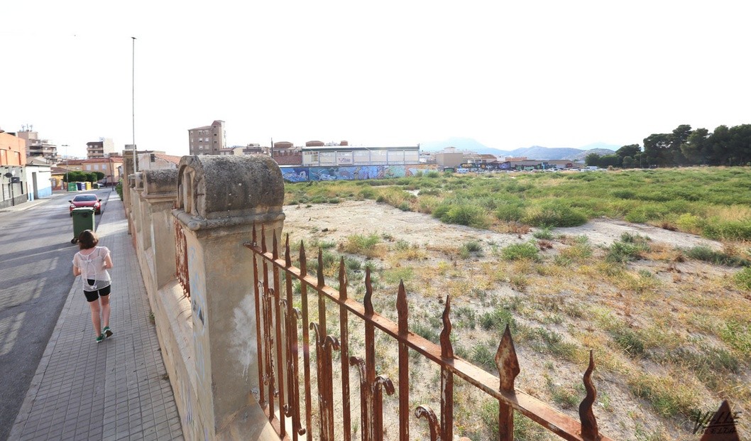 El solar de Luvi se convertirá en una zona de viviendas, con jardín y comercios, por la apuesta de un grupo inversor El solar de Luvi se convertirá en una zona de viviendas, con jardín y comercios, por la apuesta de un grupo inversor