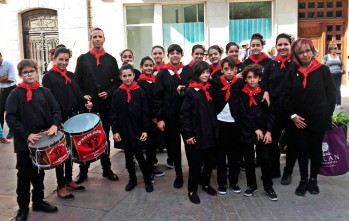 El colegio Antonio Machado participa en la celebración del Día de la Comunidad Valenciana en Novelda