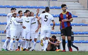 Imagen de la celebración del gol del eldense Juan Delgado para el Hércules | Jesús Cruces.