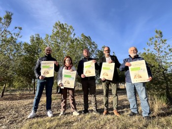 La actividad se ha presentado esta mañana en el lugar donde se realizará la plantación. 