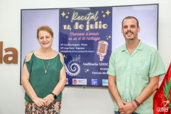 La presidenta de la asociación, Pepi Jover, y el edil de Cultura, Iñaki Pérez, han presentado el recital en rueda de prensa | J.C.