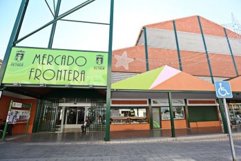 El Ayuntamiento de Petrer realiza algunas mejoras en el Mercado de la Frontera