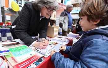 Los pequeños fueron rellenando sus pasaportes solidarios al conocer la labor de las ONG | Jesús Cruces.