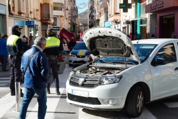 La calle Juan Carlos I lleva cerrada al tráfico desde ayer | Nando Verdú. 