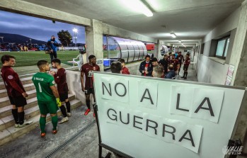 Cartel mostrado en el encuentro del CD Eldense esta tarde | J.C.