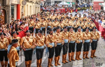 La comparsa mostró los trajes históricos durante las pasadas fiestas