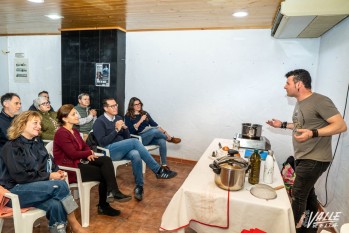 El chef ha cocinado un arroz con pescado azul | Nando Verdú. 