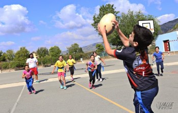 Los niños han podido jugar guiados por el equipo | Jesús Cruces.