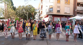 Las abanderadas han derrochado alegría en el desfile | José Iñesta.