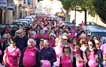 Un gran número de personas se han solidarizado con las enfermas que sufren cáncer de mama | Jesús Cruces.