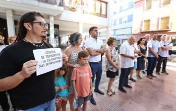 Petrer, en silencio por Barcelona