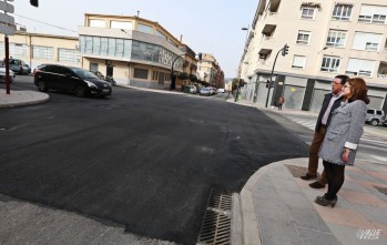 El cruce entre las avenidas de Elda y Felipe V ha sido repavimentado | Jesús Cruces.