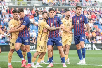Imagen del Eldense-Málaga, último equipo inédito que jugó en el Nuevo Pepico Amat | Jesús Cruces.