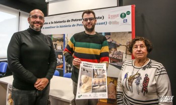 El director del Museo Dámaso Navarro, Fernando Tendero, el edil de Cultura, Fernando Portillo, y la arqueóloga Concha Navarro | J.C.