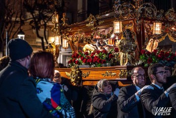 Cientos de personas acompañaron las imágenes durante el recorrido | Nando Verdú. 