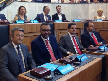 Los concejales socialistas José A. Amat y Fernando Portillo de Elda y Petrer toman posesión de su acta de diputados provinciales