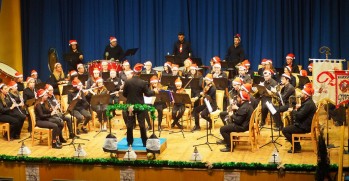 La Fanfarria Zíngara ofreció un concierto a beneficio de la restauración del trono de los Santos Patronos
