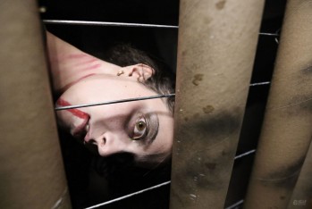 La Fallera Mayor de Elda, Ana Ruano, en el pasaje del terror de Junta Central | Jesús Cruces.