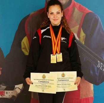 La tiradora eldense Alicia Olivares gana dos oros en la Copa Federación de España