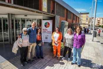 Elda Para Todas ha visitado el Mercado de San Francisco junto a la candidata a las Cortes por Alicante de Unidas Podemos, Estefanía Blanes, tercera por la derecha | J.C. 